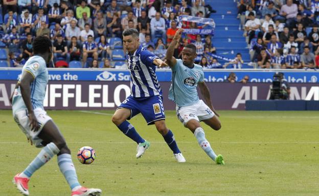 Torres, durante un Alavés-Celta de la pasada campaña.