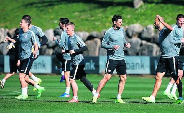 Solo faltan cuatro días para que los jugadores del Athletic abran la pretemporada en Lezama bajo la dirección de un nuevo cuerpo técnico./EFE