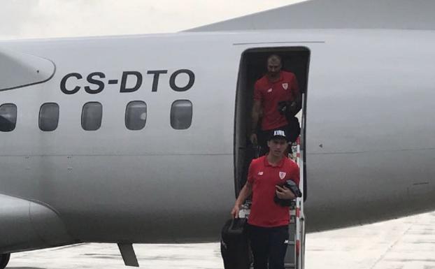 La expedición rojiblanca ha aterrizado en Ginebra.