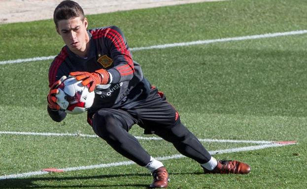 Kepa Arrizabalaga, en un entrenamiento con la selección./Efe