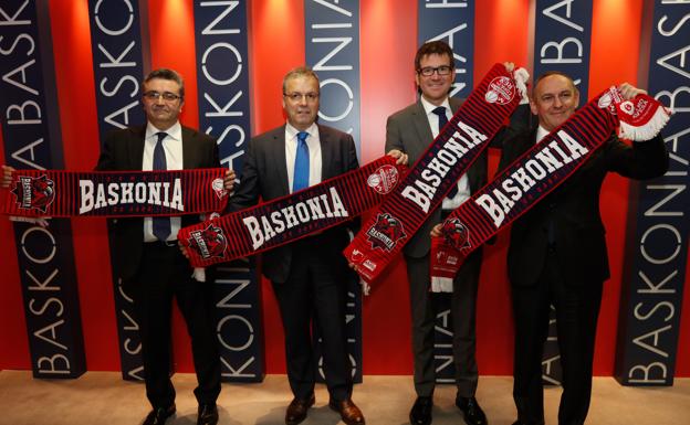 Jesús Vázquez , Alfredo Retortillo, Gorka Urtaran y Ramiro González en la rueda de prensa de la Copa del Rey./