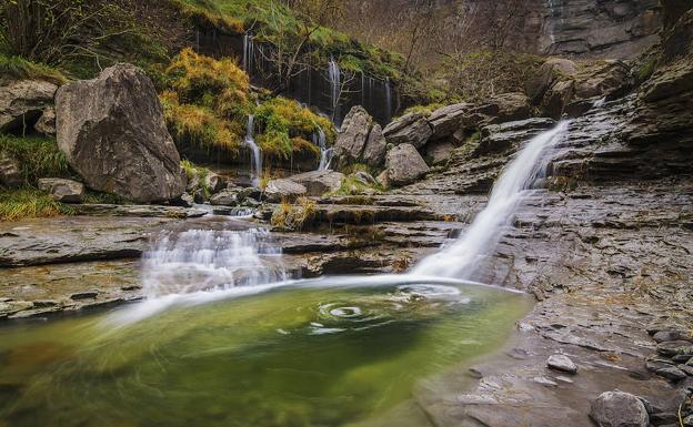 Pozas de agua cristalina