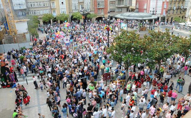 Ambiente incomparable en el arranque festivo./ R. SOLANO