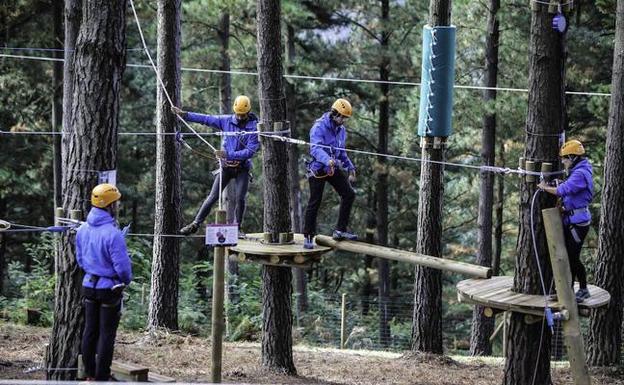 El parque de aventuras de Mendexa se abrió ayer al público.