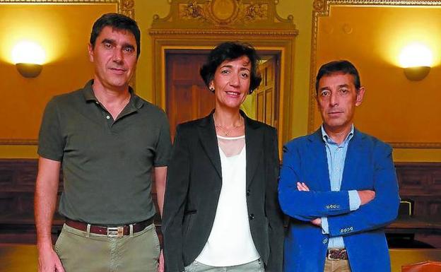 Alberto Albístegui, Idurre Albizu y José Antonio Cano presentan el evento BNI Euskadi./FÉLIX MORQUECHO