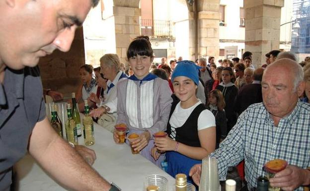 3.800 atropiles contribuyeron ayer a endulzar las fiestas. / M. DÍAZ
