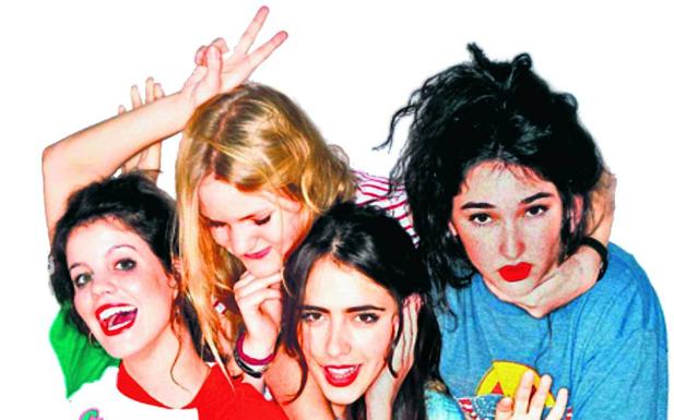 La banda madrileña, en una imagen promocional, con Perrote en el centro./E. C.