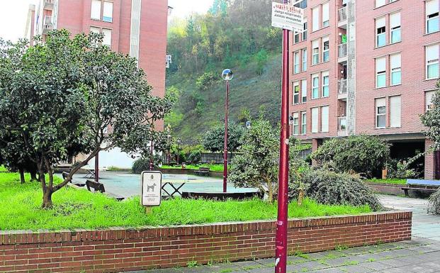 Zona de ‘La forja’ donde existían juegos infantiles que se retiraron por sentencia judicial./A. Lasuen