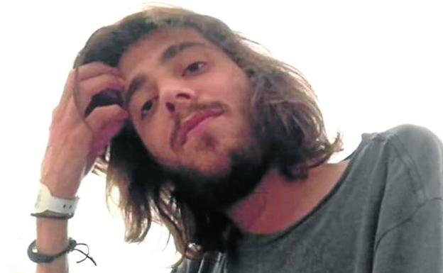 Una de las imágenes más recientes de Salvador Sobral, ya en el hospital y visiblemente delgado./R.C.