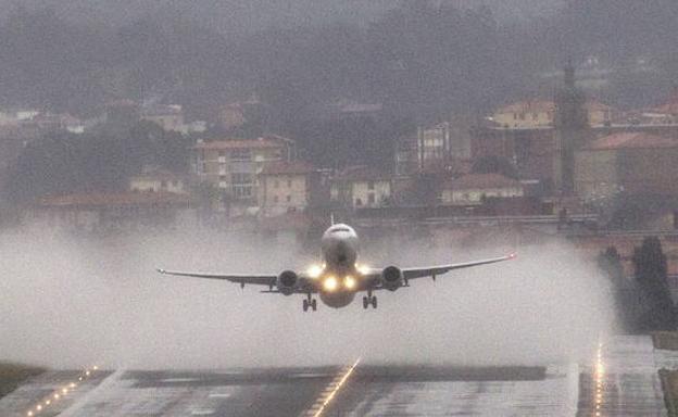 Un avión con destino Loiu regresa a Venecia por una falsa avería en mitad del temporal