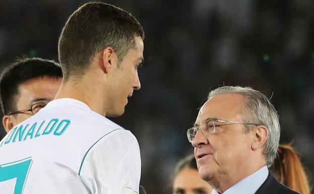 Cristiano Ronaldo y Florentino Pérez./Afp