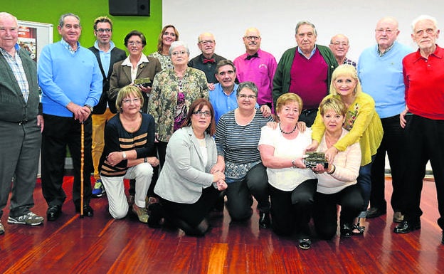 Entrega de premios de la última edición del concurso 'Iniciativas de Mayores', en Astrabudua. / P. URRESTI