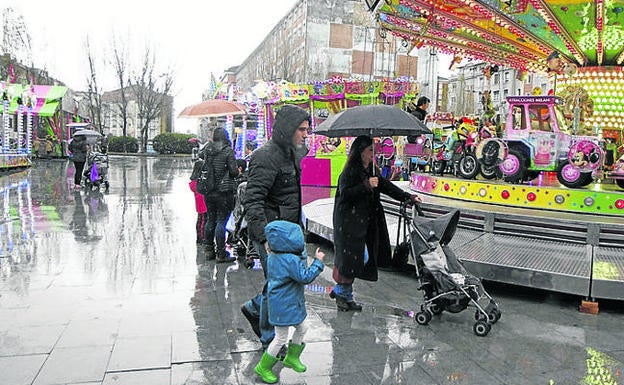 La lluvia acompañó la inauguración del parque el sábado. / MANU CECILIO