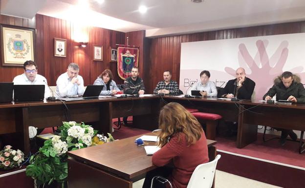 El pleno dio luz verde a las cuentas en la sesión celebrada ayer./L. P.