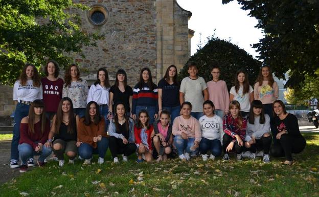 Una veintena de niños y jóvenes componen la agrupación./SAREA TXIKI