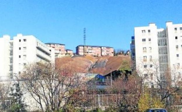 Obras del ascensor de Txorierri, que se culminará en 2018. / E. MOLANO