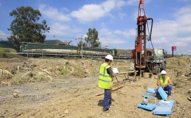 Movimiento de tierras para la estación de Lapatza. / L. A. GÓMEZ