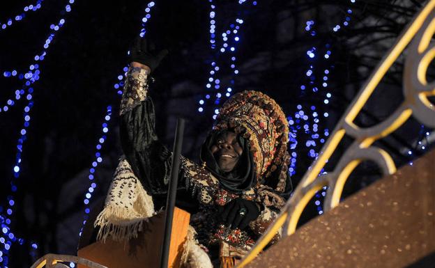 Los Reyes Magos recorren Bizkaia repartiendo ilusión