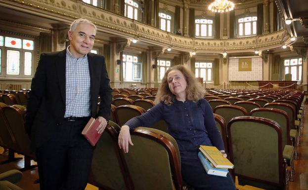Fernando García y Carmen Plano, admiradores de la escritora.