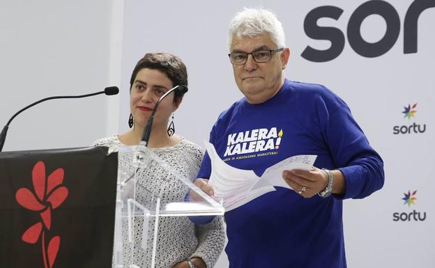 'Kubati' y Oihana Garmendia, dos exetarras detenidos en la operación de la Guardia Civil./EFE