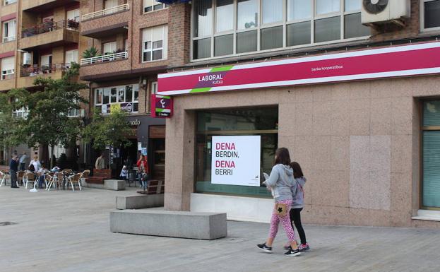 La banca, dispuesta a compartir presencia en los pueblos sin sucursales