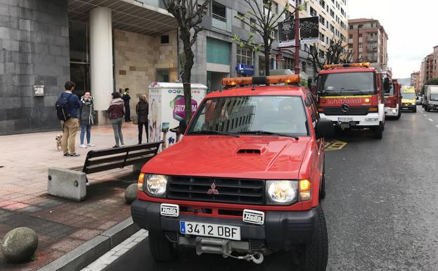 El fuego se ha producido en la avenida Miranda./Sergio Llamas