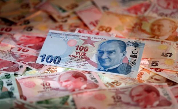 Erdogan toma medidas para frenar su peor crisis económica en 15 años