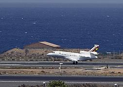 El avión del presidente de Bolivia, a su llegada a Canarias. / Foto: Efe/