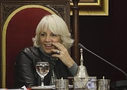 La alcaldesa de Cádiz, Teófila Martínez, en un pleno del Ayuntamiento. / R. C./