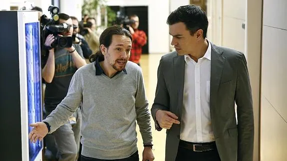 Iglesias se niega a negociar con Sánchez hasta que renuncie a pactar