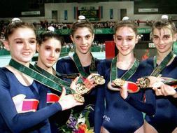 Tania, junto al resto del equipo que consiguió la medalla de oro en los Juegos Olímpicos de Atlanta, en agosto de 1996./ Efe/