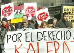 Protesta contra los desahucios en Vitoria./