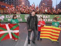 Foto de la manifestación y vídeo de la firma de la 'Declaración de San Mames'. /El Correo/