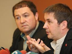 Barrena ha comparecido en innumerables ocasiones junto a Otegi. / Archivo/