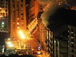 El incendio se registro pasada la medianoche. / LUIS CALABOR/