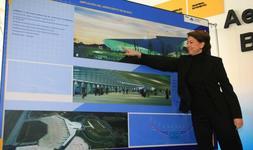 Magdalena Álvarez ha presentado hoy las obras de ampliación de 'La Paloma'./ Luis Ángel Gómez/