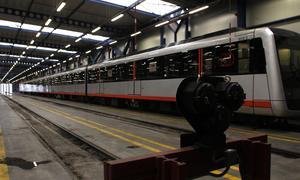 El segundo tren con cinco coches, a principios del mes de febrero./ Archivo/