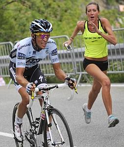 Contador, en el ascenso a Alpe d'Huez./