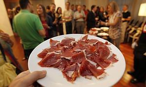 Un plato de jamón fue el verdadero objeto de la polémica./