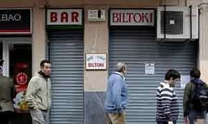 El bar que regentaban los padres de Iñigo Cabacas se traspasa./ Archivo/