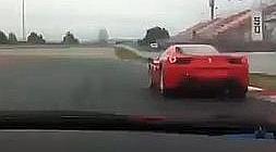 Los pilotos conducía sendos Ferrari 458/