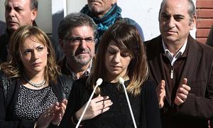 Recuerdo. Eguiguren, en el homenaje a Isaías Carrasco, detrás de Sandra, la hija del edil del PSE. / Efe/
