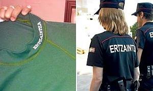 A la izquierda, una de las camisetas verdes compradas por error. A la derecha, dos ertzainas con el uniforme reglamentario/