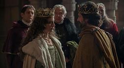 Había que engalanar la fachada del museo para la escena de la entrada de los Reyes Católicos en Barcelona./ RTVE/