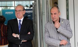El presidente de la patronal guipuzcoana (Adegi), Pello Guibelalde, junto al diputado general de Gipuzkoa, Martin Garitano./ Mikel Fraile/