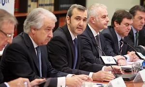 El presidente de Cebek, Iñaki Garcinuño, en el centro de la imagen./ Telepress/