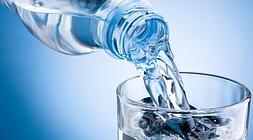 Beber agua influye en nuestra concentración./