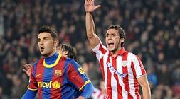Ustaritz, junto a Villa, con la elástica del Athletic./