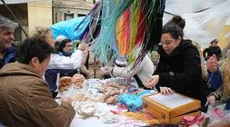 Las rosquillas causan furor./ L.A. Gómez | Vídeo: Así se hacen los caramelos de malvaviscos. / Unai Izquierdo/