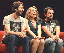 Mikel Losada, primero a la izquierda, junto a sus compañeros representando 'Terapias'. /E. C./